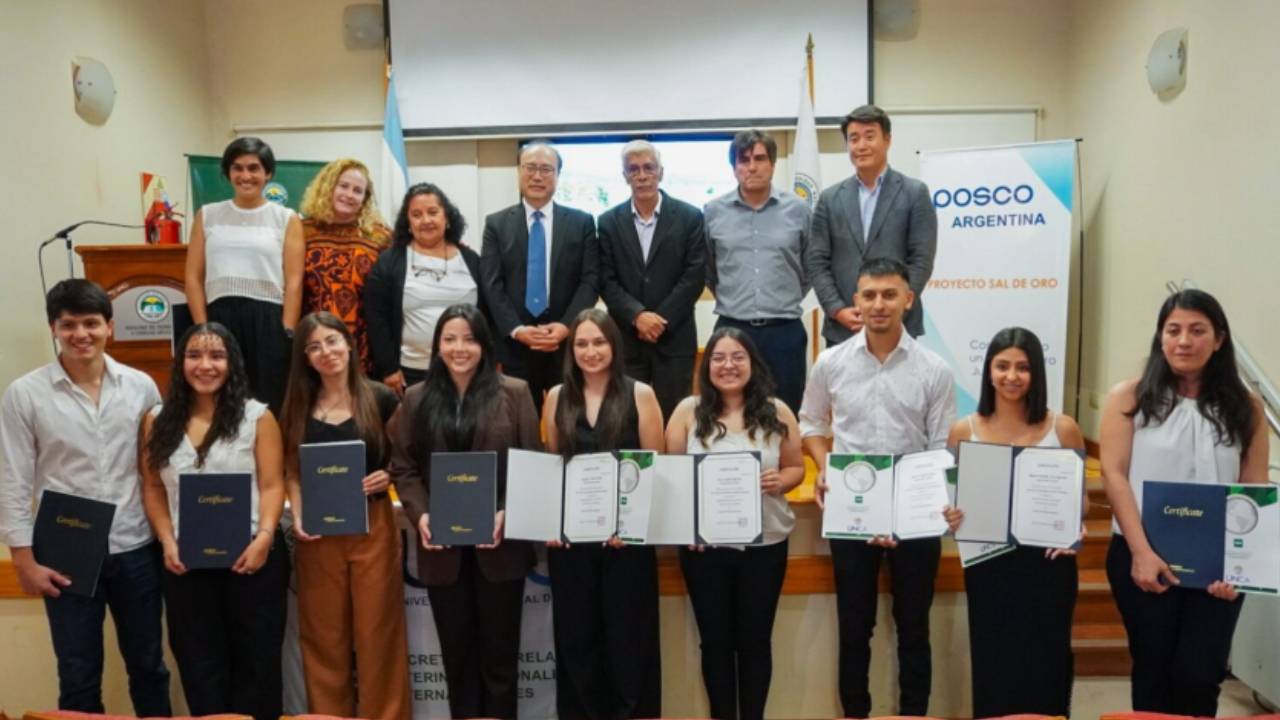 POSCO Argentina otorga becas a estudiantes destacados de la UNCA 